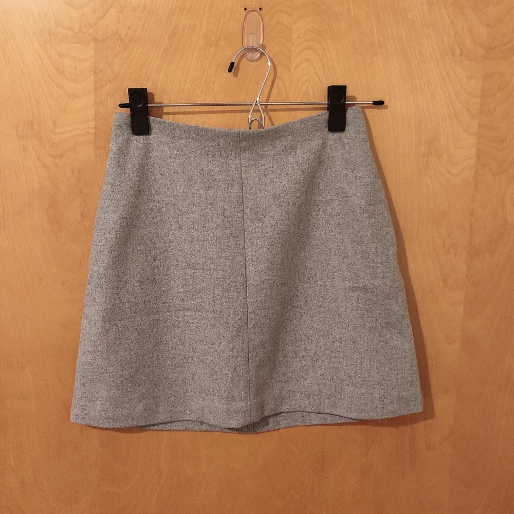 Aritzia mini skirt